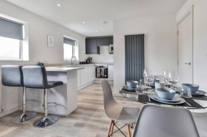 Newly Renovated 3 Bed 2 Bath Apartment & Parking